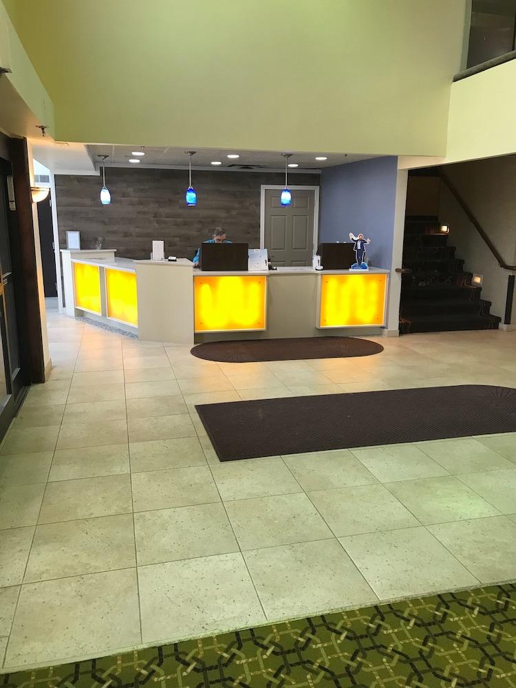 Days Inn&Suites by Wyndham Rochester Hills MI Exterior foto